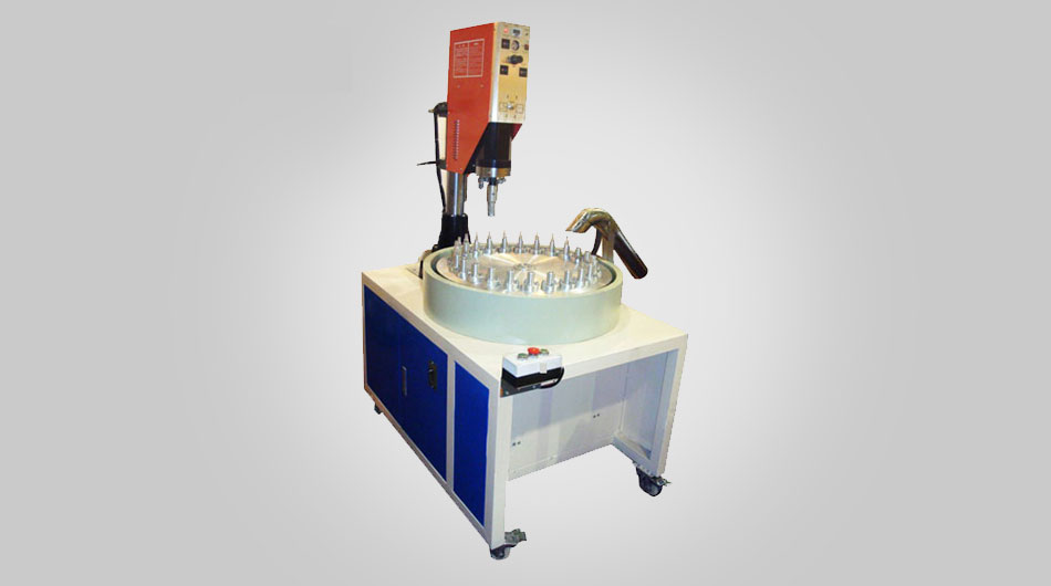 Ultrasonic welding machine with rotary table
